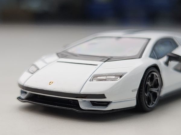 Xe Mô Hình Lamborghini Coutach LPI800-4 Bianco Siderela 1:64 MiniGT ( Trắng )