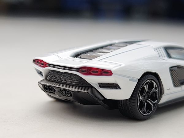 Xe Mô Hình Lamborghini Coutach LPI800-4 Bianco Siderela 1:64 MiniGT ( Trắng )
