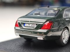 Xe Mô Hình Mercedes-Benz S-Class S600L(W221) 1:64 MOTORHELIX ( English Green )