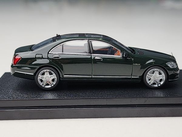 Xe Mô Hình Mercedes-Benz S-Class S600L(W221) 1:64 MOTORHELIX ( English Green )