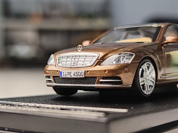 Xe Mô Hình Mercedes-Benz S-Class S600L(W221) 1:64 MOTORHELIX ( English Brow )