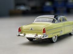 Xe Mô Hình Lincoln Capri 1954 Premier Yellow 1:64 MiniGT ( Vàng )