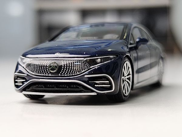 Xe Mô Hình Mercedes-Benz EQS 580 4MATIC 1:64 MiniGT ( Blue Matallic )