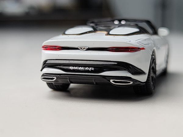 Xe Mô Hình Bentley Mulliner Bacalar 1:64 MiniGT ( Trắng Car Zero )