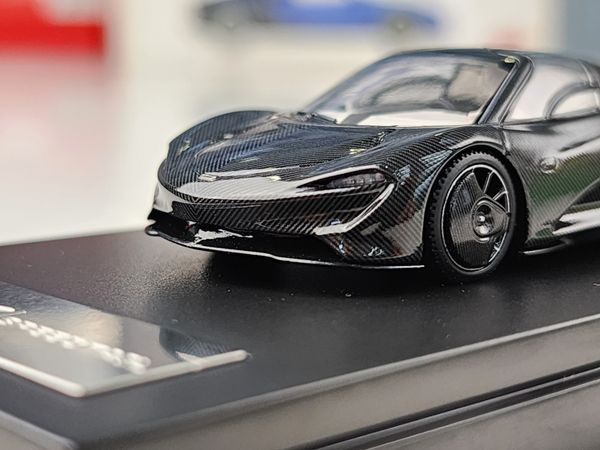 Xe Mô Hình Mclaren Speedtail 1:64 LCD ( Black Carbon )