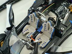 Xe mô hình Pagani Zonda HP 1:18 LCD (Trắng)