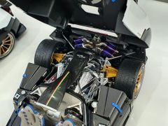 Xe mô hình Pagani Zonda HP 1:18 LCD (Trắng)