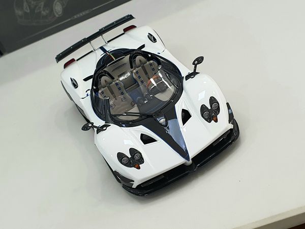 Xe mô hình Pagani Zonda HP 1:18 LCD (Trắng)