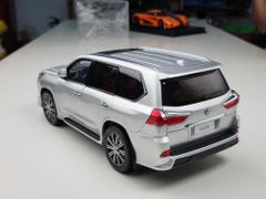 Xe Mô Hình Lexus LX570 1:18 LCD ( Bạc )