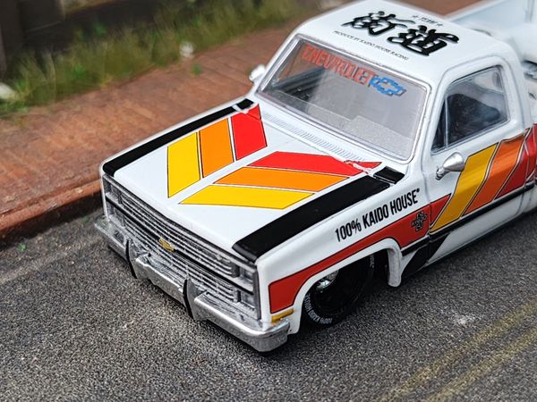 Xe Mô Hình Chevrolet Silverado V1 1:64 KAIDO ( Silver )