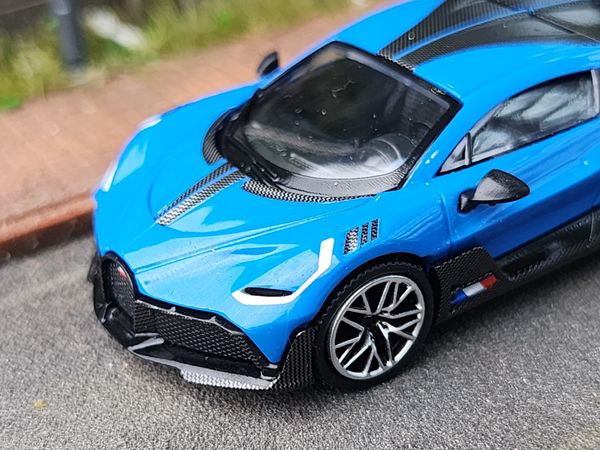 Xe Mô Hình Bugatti Divo 1:64 MiniGT ( Blu Bugatti LHD )