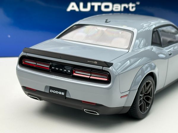 Xe Mô Hình Dodge challenger R/T Scat Pack Widebody 2022 1:18 Autoart ( Smoke Show )