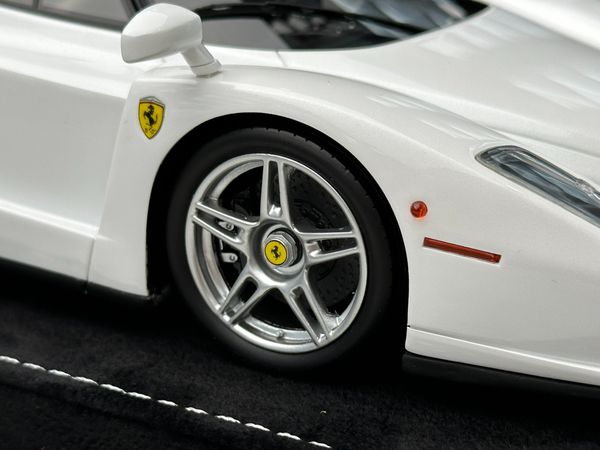 Xe Mô Hình Ferrari Enzo 1:18 HH Model ( Bianco Avorio )