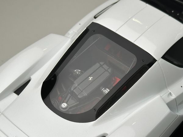 Xe Mô Hình Ferrari Enzo 1:18 HH Model ( Bianco Avorio )