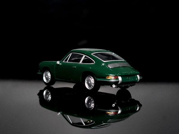 Xe Mô Hình Porsche 911 1963 Irish 1:64 MiniGT ( Green LHD )