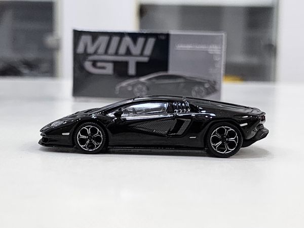 Xe Mô Hình Lamborghini Countach LPI 800-4 1:64 MiniGT ( Nero Maia LHD )