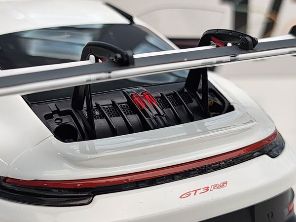 Xe Mô Hình Porsche 911 GT3 RS 2022 1:18 Minichamps ( Trắng Mâm Đỏ )