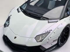 Xe Mô Hình LBWK Aventador Roadster 1:18 GL Model ( White Biến Màu )