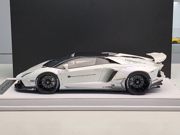 Xe Mô Hình LBWK Aventador Roadster 1:18 GL Model ( White Biến Màu )