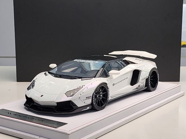 Xe Mô Hình LBWK Aventador Roadster 1:18 GL Model ( White Biến Màu )