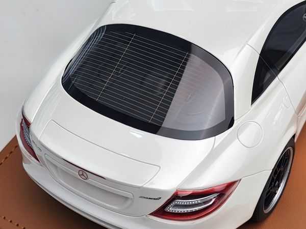 Xe mô hình Mercedes-Benz SLR 1:18 Ivy Model (Pearl White)