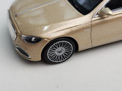 Xe Mô Hình Mercedes - Maybach S680 Champagne LHD 1:64 MiniGT ( Vàng Gold )