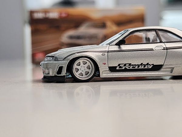 Xe Mô Hình Nissan Skyline GT-R R33 Dai33 V1 1:64 Kaido ( Bạc )