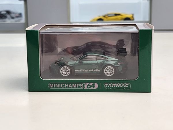 Xe Mô Hình Porsche 911 GT3 RS 1:64 Tarmac Works ( Green )