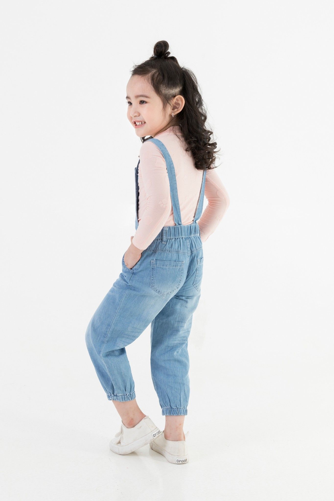 Quần yếm bò thêu bé gái Rabity 9326
