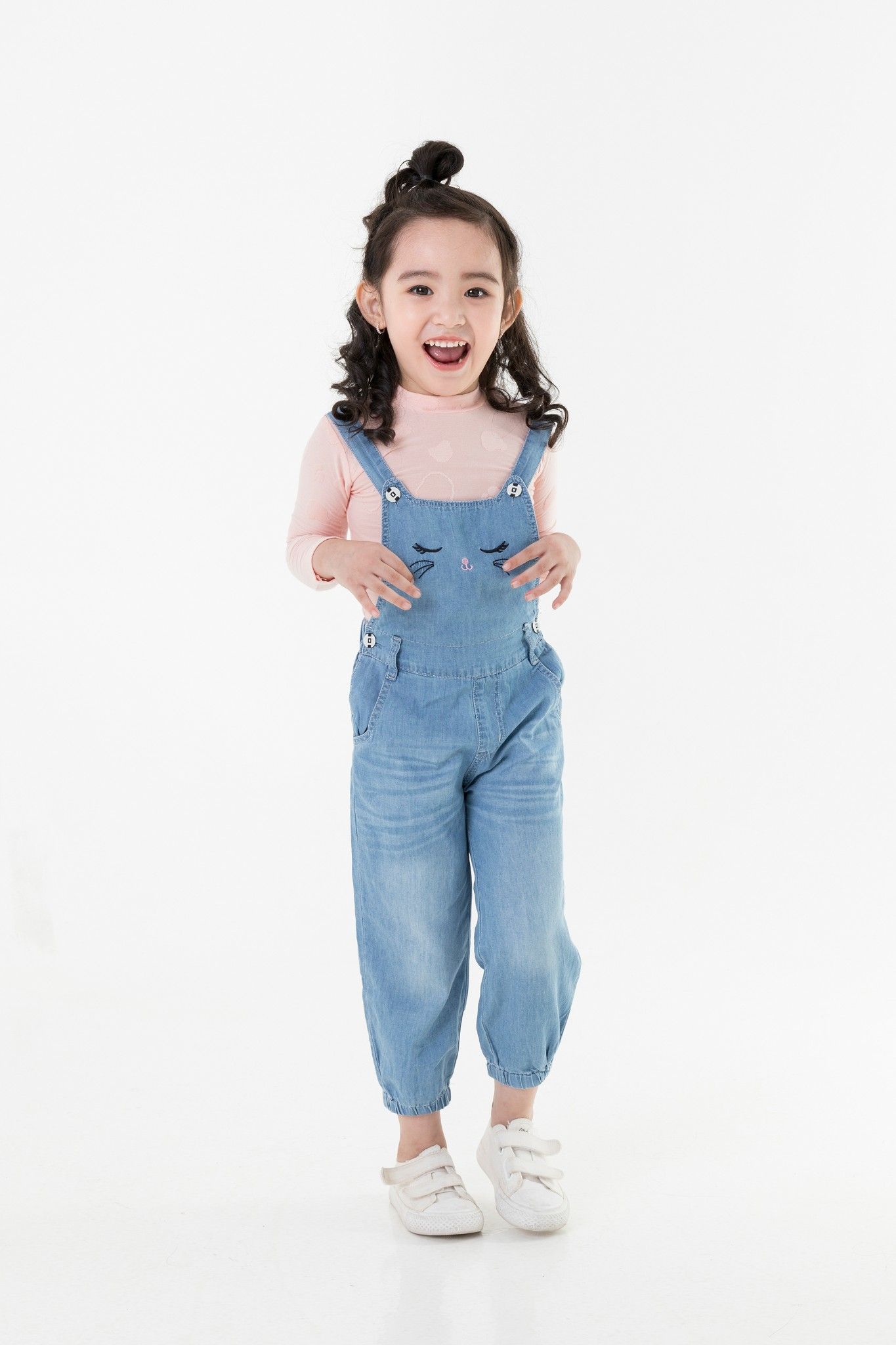 Quần yếm bò thêu bé gái Rabity 9326