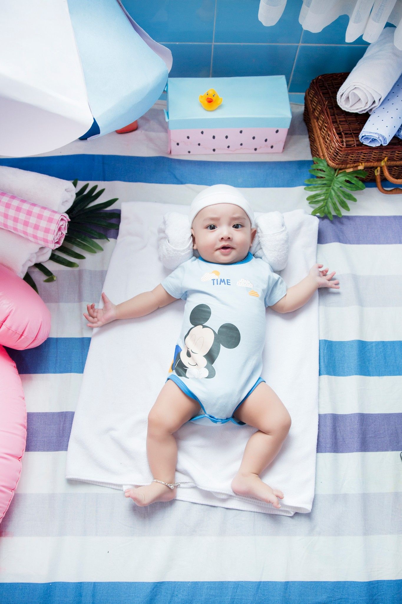 Bộ liền sơ sinh Mickey sát nách bé trai Rabity 5002