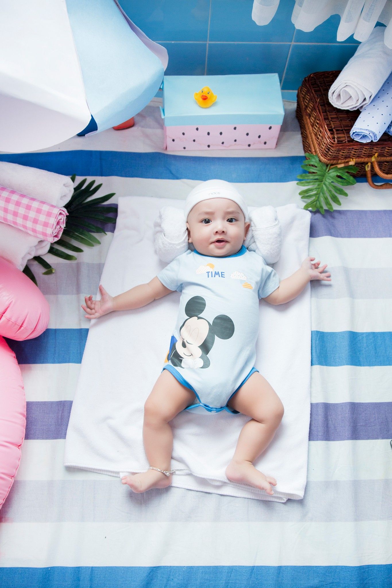 Bộ liền sơ sinh Mickey sát nách bé trai Rabity 5002