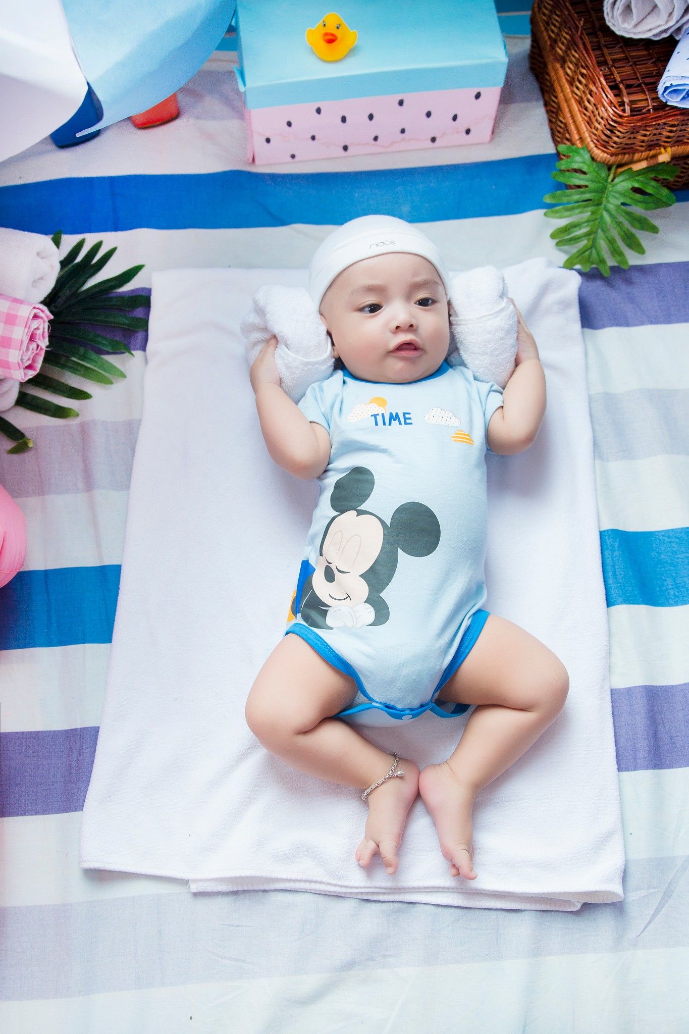 Bộ liền sơ sinh Mickey sát nách bé trai Rabity 5002