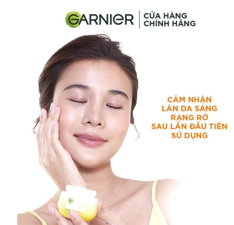 Mặt Nạ Ngủ Garnier Tinh Chất Sữa Chua Sáng Da Ban Đêm Light Complete Yoghurt Sleeping Mask 50ml