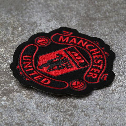 LOGO thêu MANCHESTER đen đỏ