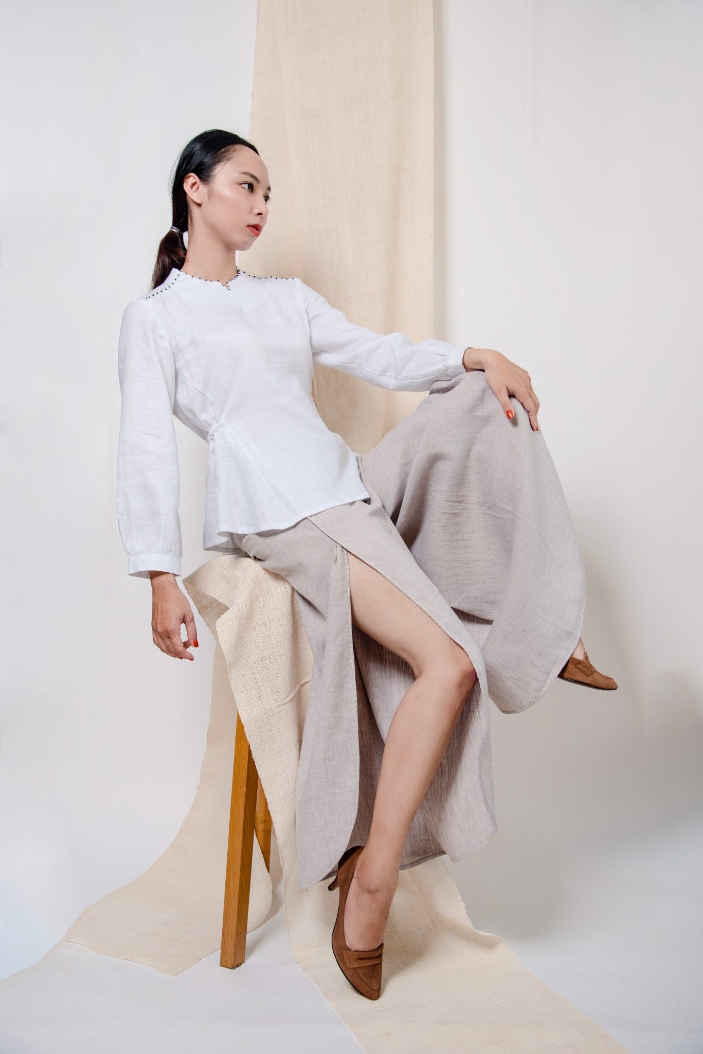 WHITE LINEN BLOUSE