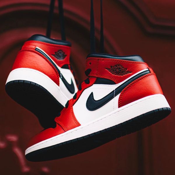 Giày Nike Air Jordan Mid – Chicago Black Toe – 554724-069