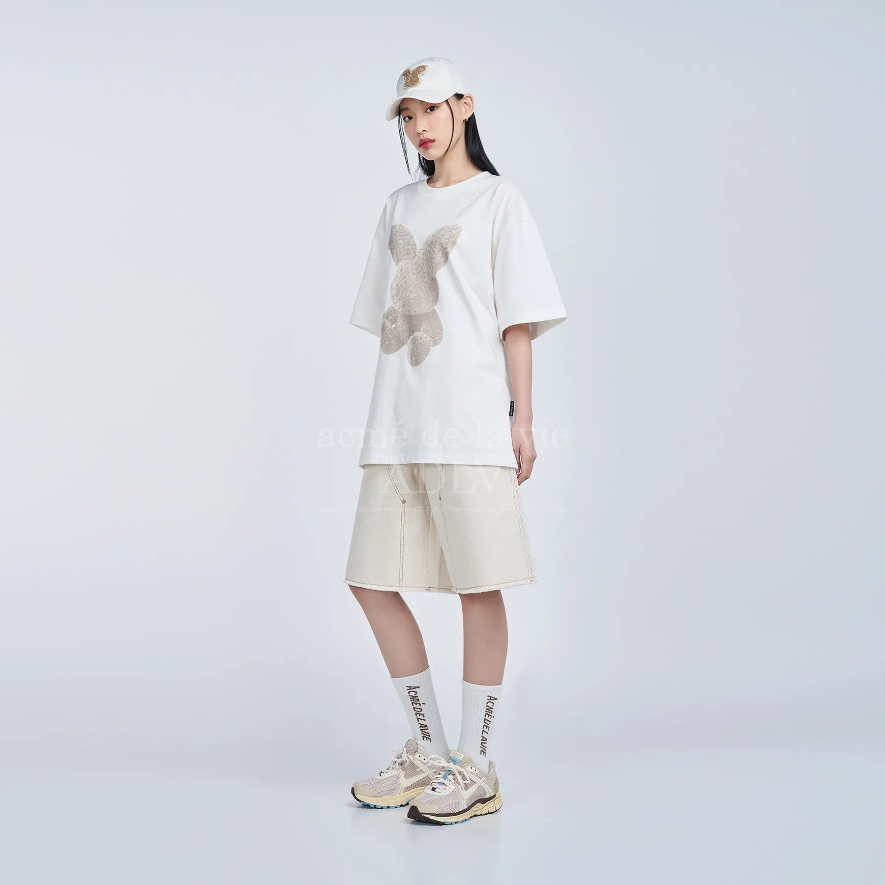 Áo thun Acmé de la vie - ADLV BLACK FUZZY RABBIT SHORT SLEEVE T-SHIRT CREAM