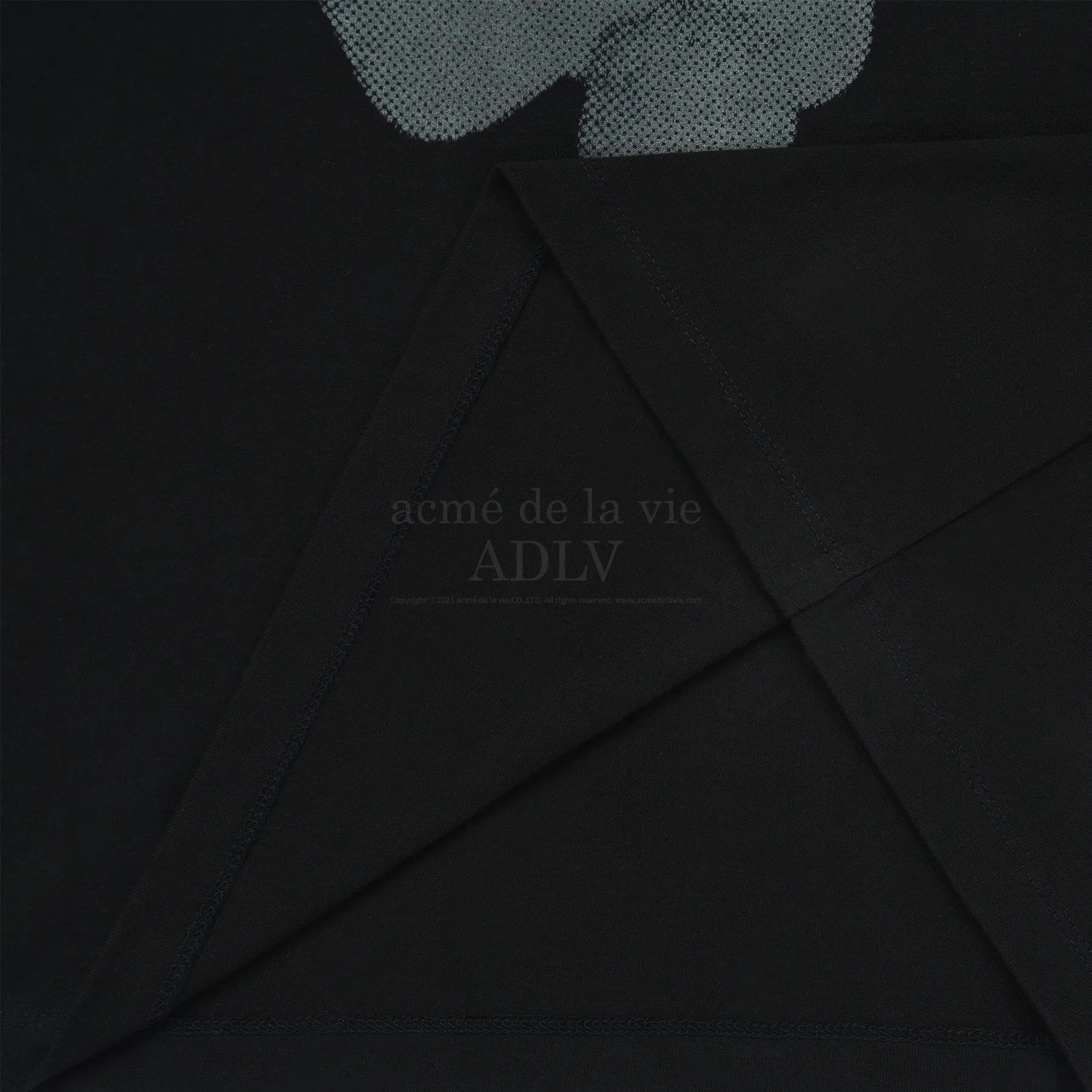 Áo thun Acmé de la vie - ADLV Halftone Dot Fuzzy Rabbit