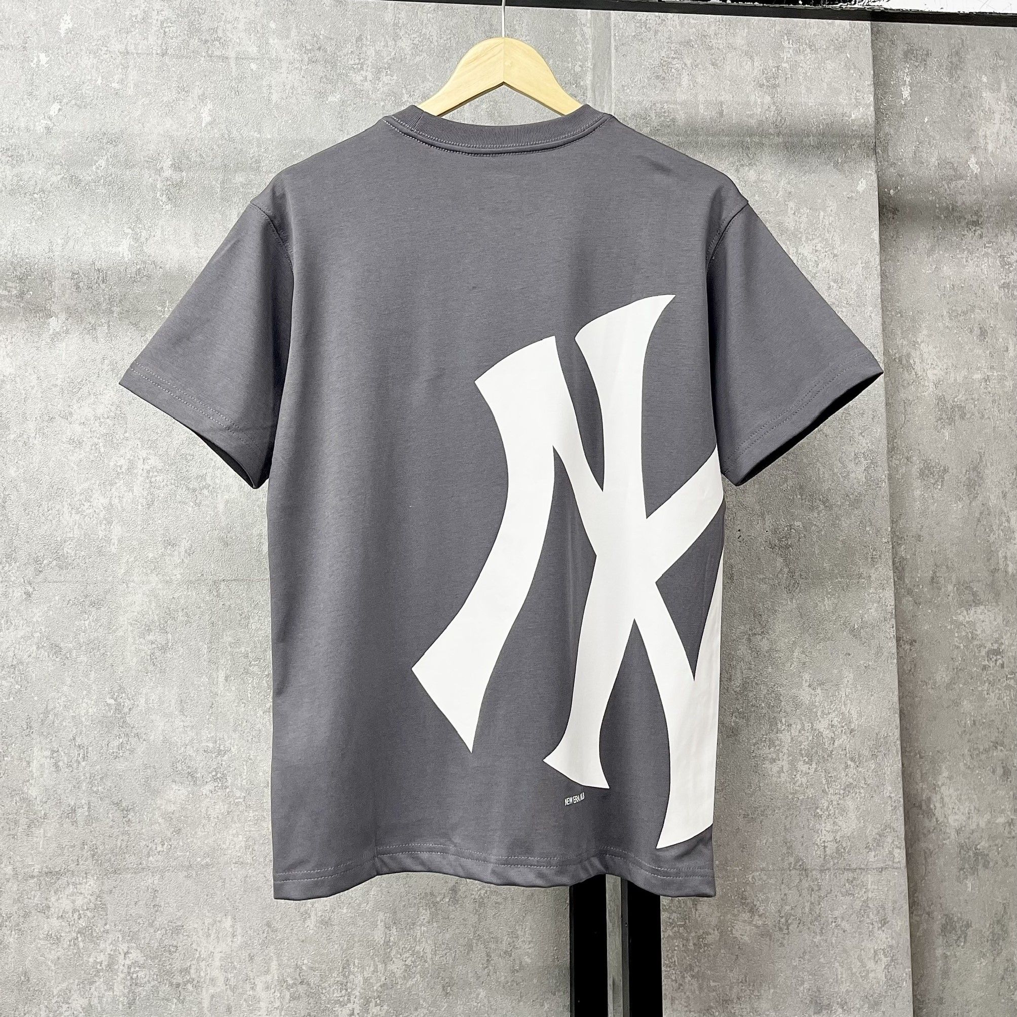 Áo Thun New Era - NY Yankees Big Hip Logo T-Shirt Grey