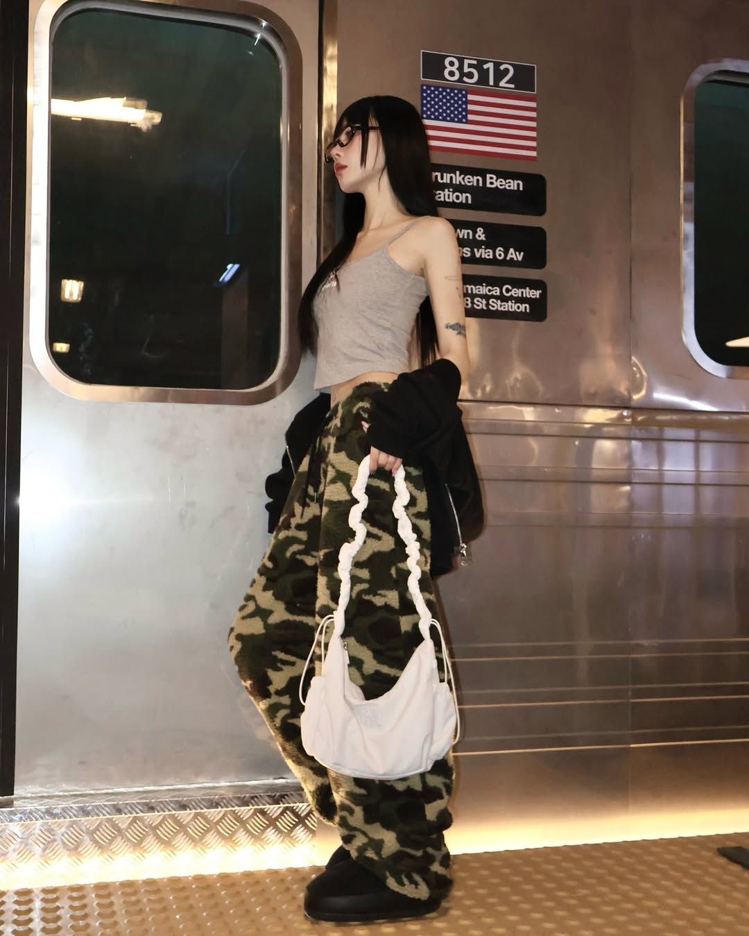 Túi Xách MLB Korea - Basic Athleisure Hobo Bag NY Yankees - 3ABQA015N-50CRS