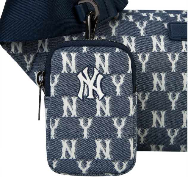  TÚI ĐEO CHÉO JACQUARD MONOGRAM HIP SACK NEW YORK YANKEES 