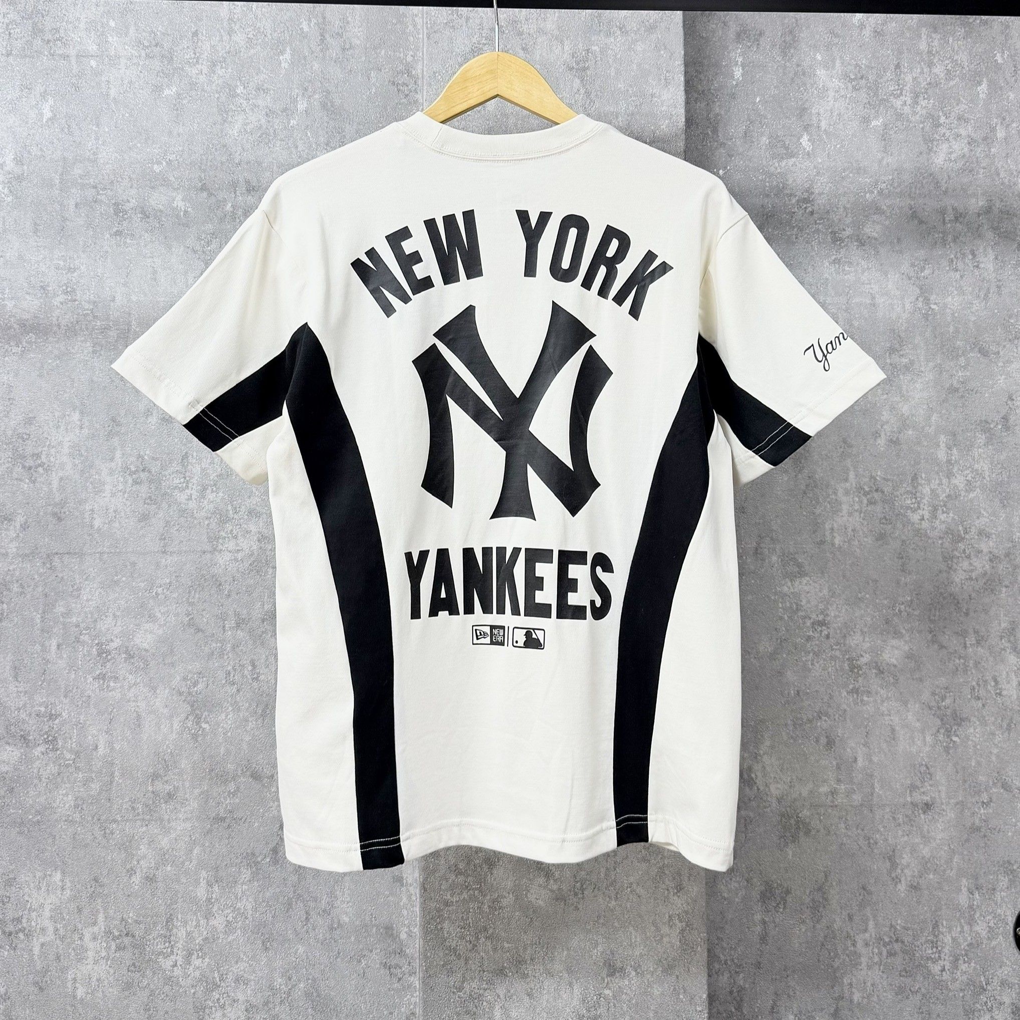 Áo Thun New Era - NY Yankees Logo Hip Line T-Shirt White
