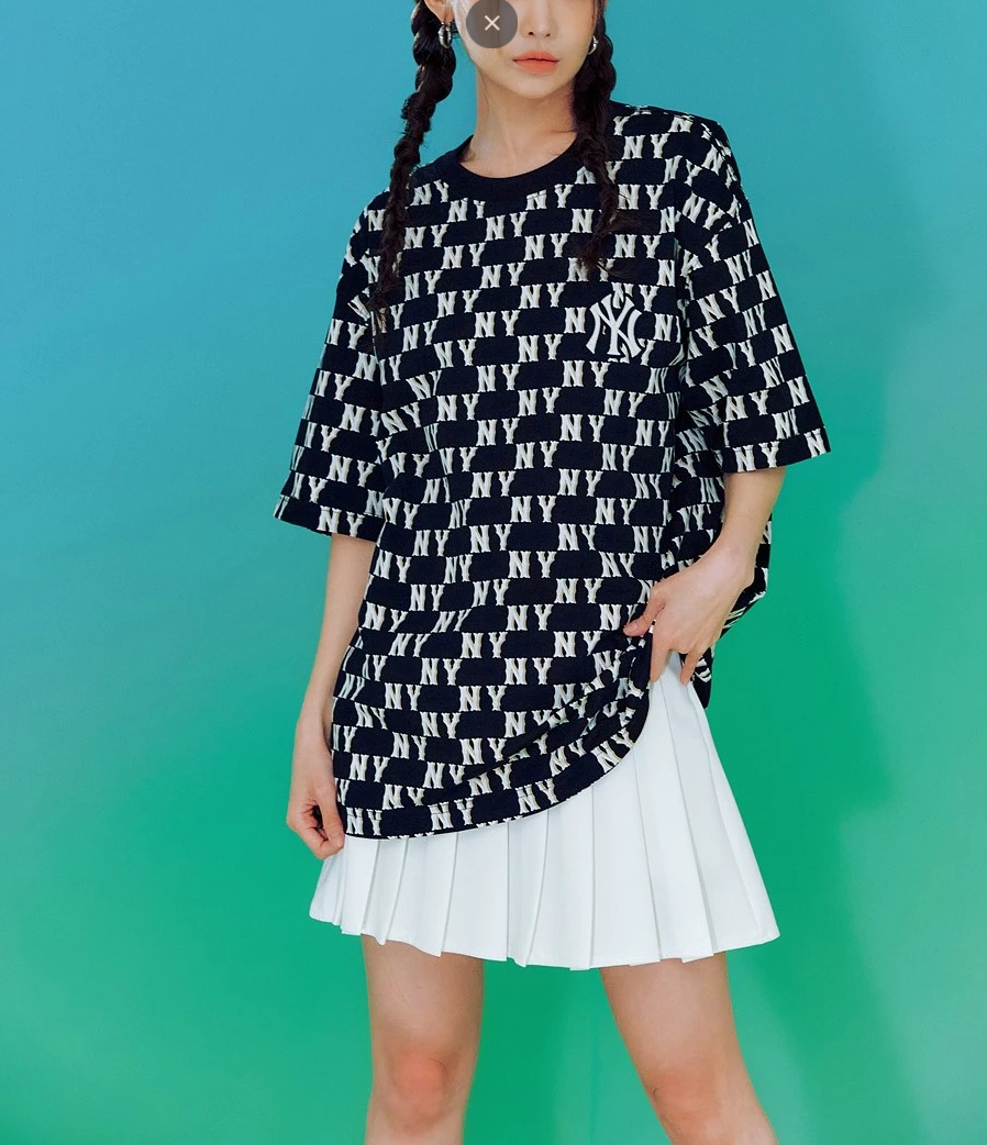 Áo thun MLB - CLASSIC MONOGRAM FRONT PANEL PATTERN SHORT SLEEVE NEWYORK YANKEES BLACK - 3ATSM1133-50BKS