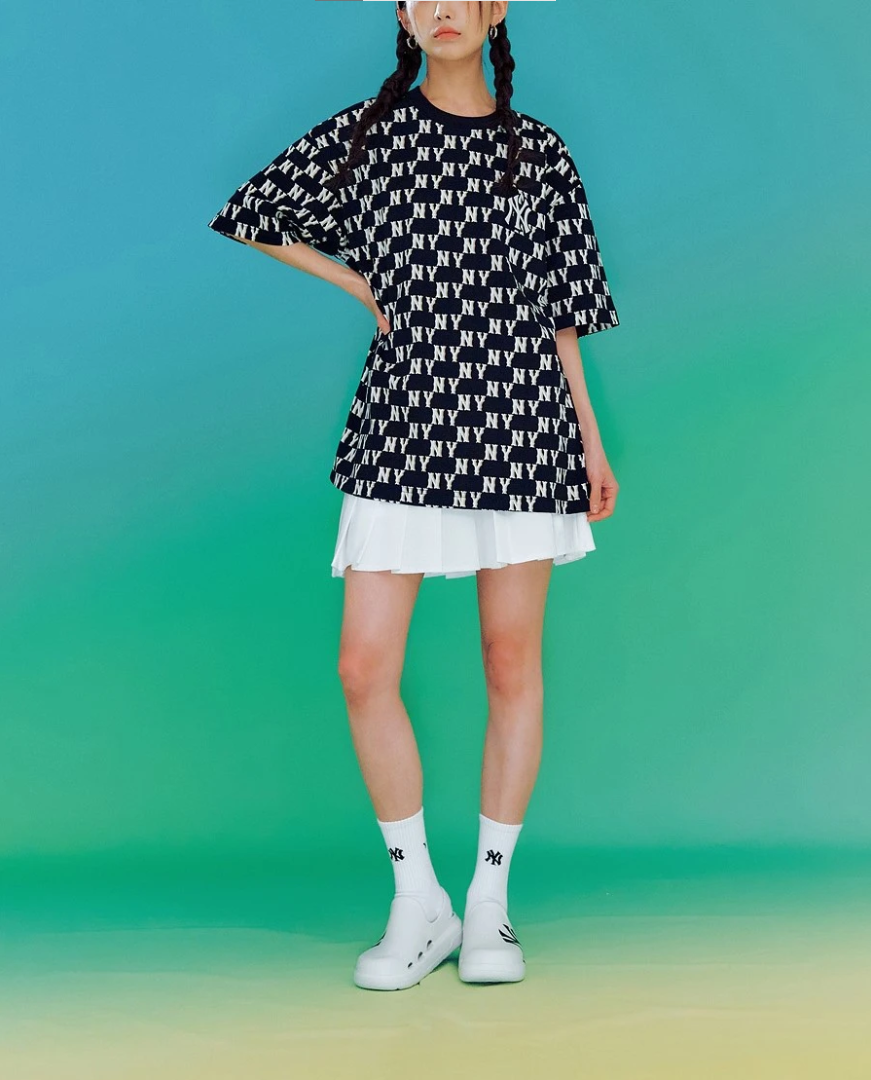 Áo thun MLB - CLASSIC MONOGRAM FRONT PANEL PATTERN SHORT SLEEVE NEWYORK YANKEES BLACK - 3ATSM1133-50BKS