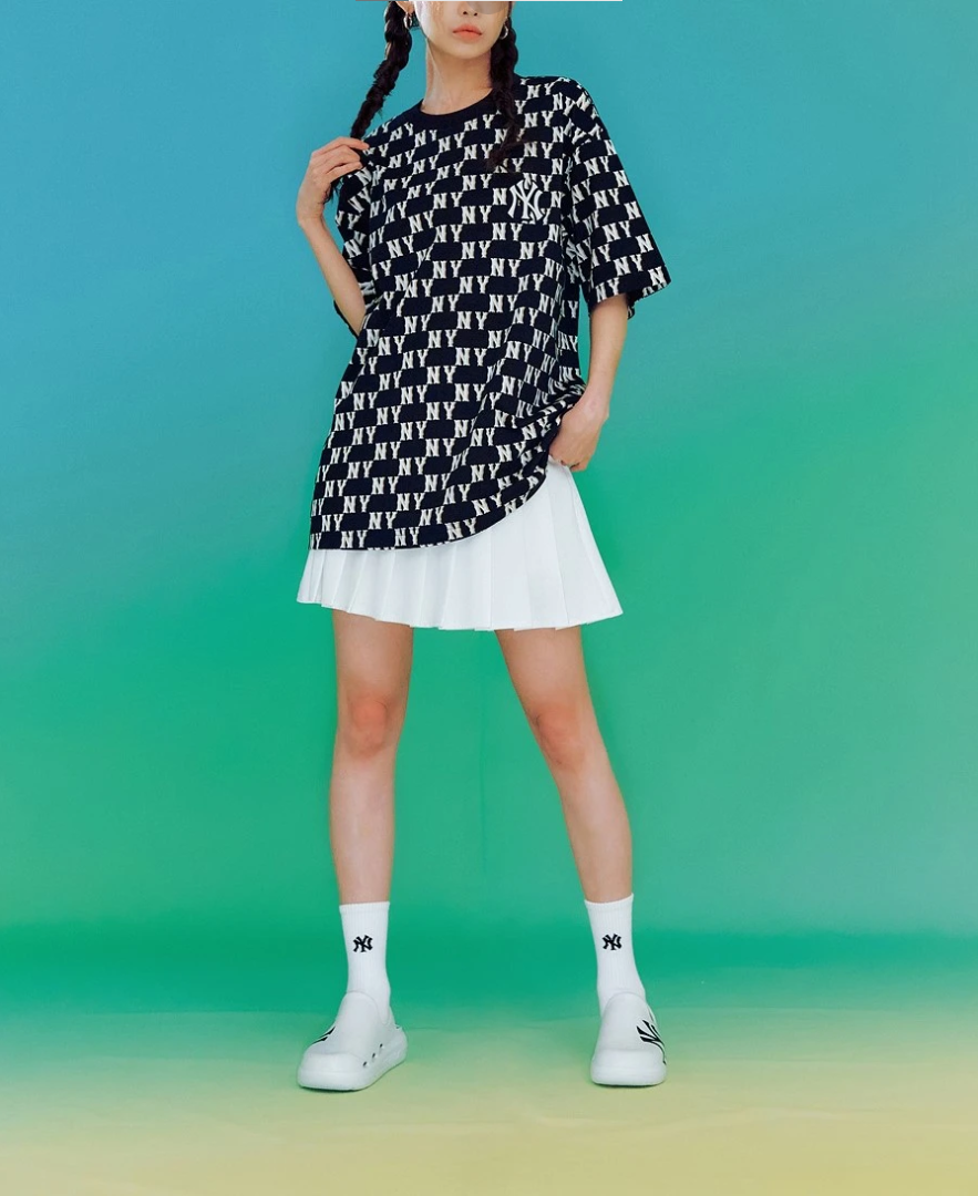 Áo thun MLB - CLASSIC MONOGRAM FRONT PANEL PATTERN SHORT SLEEVE NEWYORK YANKEES BLACK - 3ATSM1133-50BKS