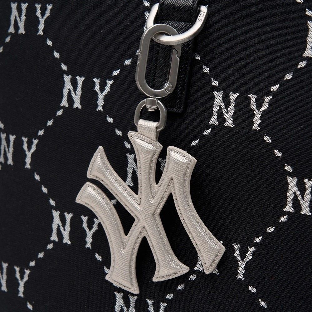 Túi Tote MLB Korea - Diamond Monogram Jacquard Tote Bag NY Yankees Black - 3AORL014N-50BKS