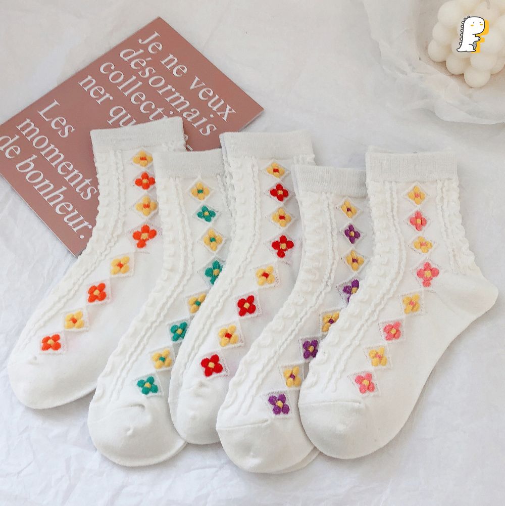 Tất vớ cổ trung họa tiết nổi dải hoa
