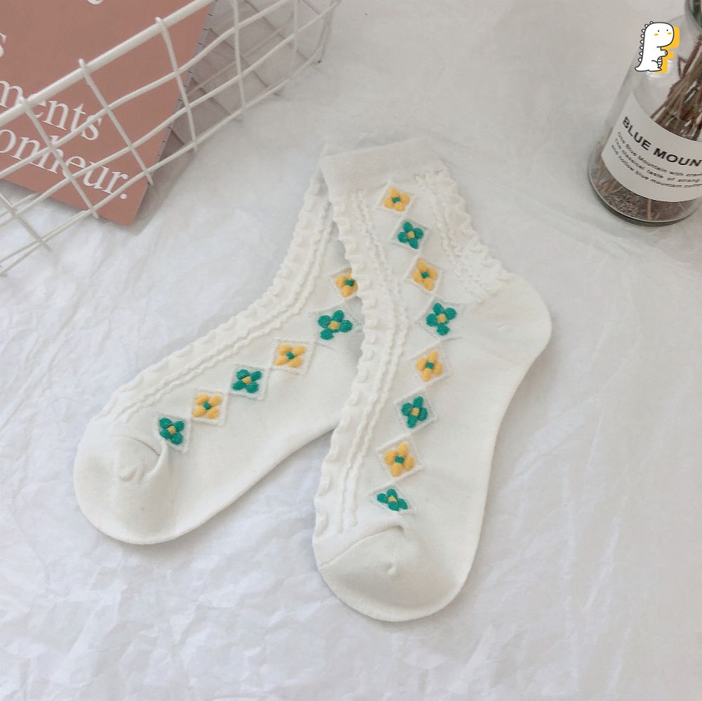 Tất vớ cổ trung họa tiết nổi dải hoa