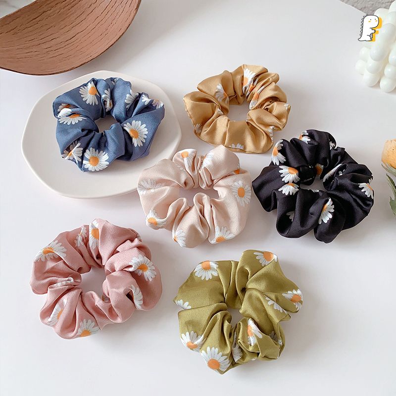 Scrunchies thun cột vải satin in hoa cúc